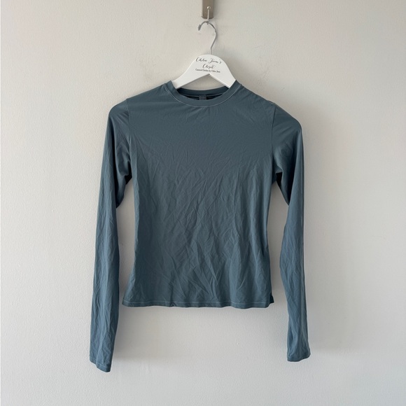 SKIMS NEW Fits Everyone Long Sleeve in Blue M - Picture 2 of 4